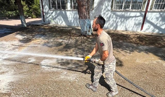 BAYIRKÖY BELEDİYESİ'NDEN EĞİTİM YILI ÖNCESİ BAHÇE TEMİZLİĞİ