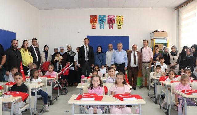 YENİ EĞİTİM YILINDA KAYMAKAM ÖZTÜRK ÖĞRENCİLERLE BULUŞTU