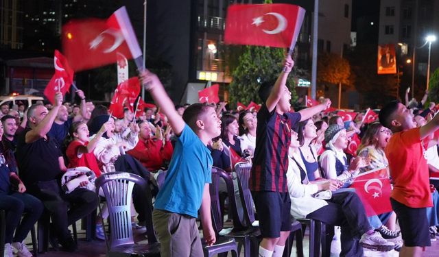 FİNAL HEYECANI CUMHURİYET MEYDANI'NDA YAŞANDI