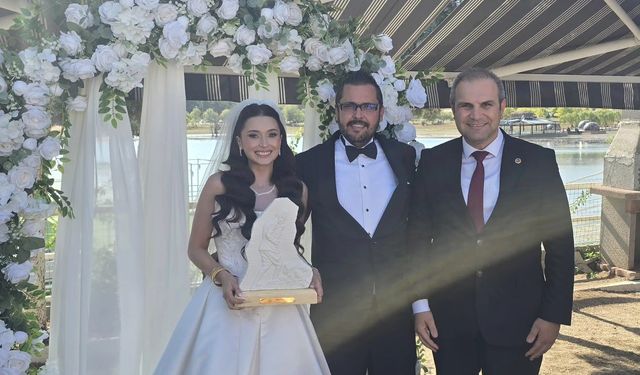 BAŞKAN DİLSİZ, GENÇ ÇİFTLERİN MUTLULUĞUNA ORTAK OLDU