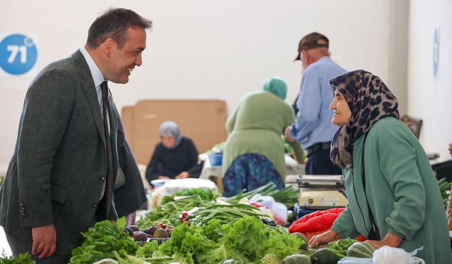 VALİ SÖZER, PAZARCI ESNAFIYLA BİR ARAYA GELDİ