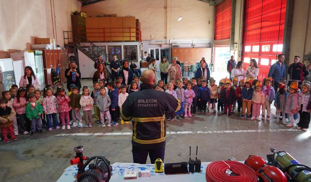 ÇOCUKLAR İTFAİYECİLERLE BULUŞTU