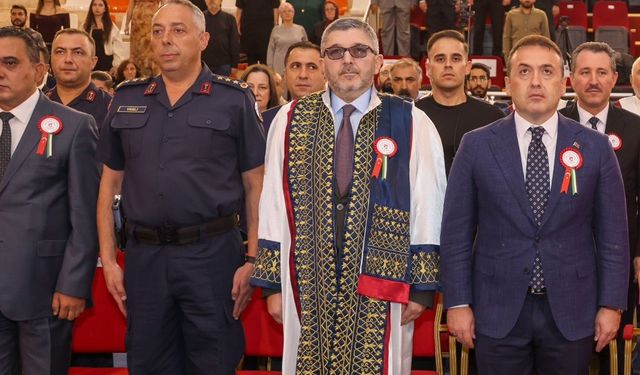 BŞEÜ'DE AKADEMİK YIL AÇILIŞI VE CÜBBE GİYME TÖRENİ DÜZENLENDİ