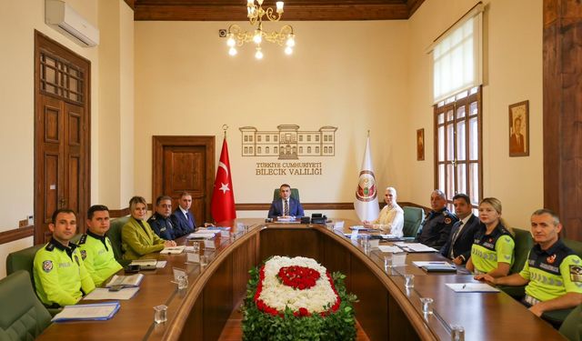 BİLECİK VALİSİ SÖZER, ‘KARAYOLU TRAFİK GÜVENLİĞİ’ TOPLANTISINA KATILDI