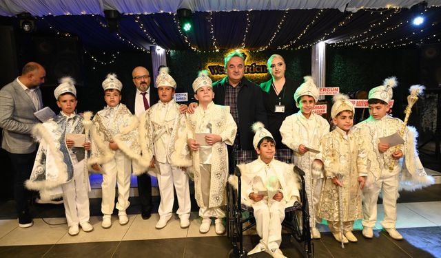 BOZÜYÜK'TE 65 ÇOCUK İÇİN TOPLU SÜNNET ŞÖLENİ DÜZENLENDİ