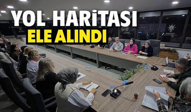 AK PARTİ İL YÖNETİMİ BİR ARAYA GELDİ