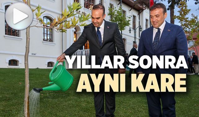 BAKAN KACIR, 2023 YILINDA DİKTİĞİ ÇINAR AĞACINI SULADI