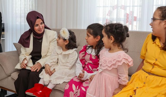 ZEYNEP SÖZER, ÇOCUK EVİNİ ZİYARET ETTİ