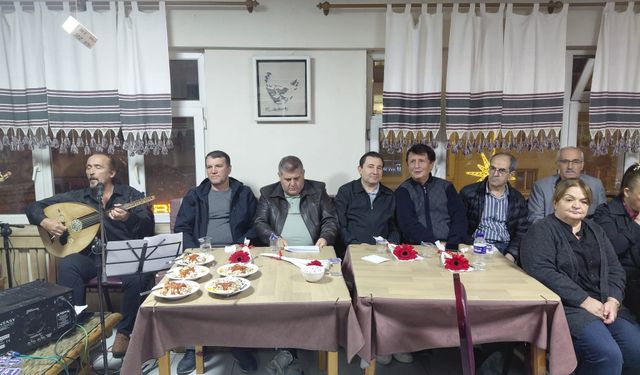 ERTUĞRULGAZİ DERNEĞİNDE ÖĞRETMEN GÜNÜ PROGRAMI DÜZENLENDİ