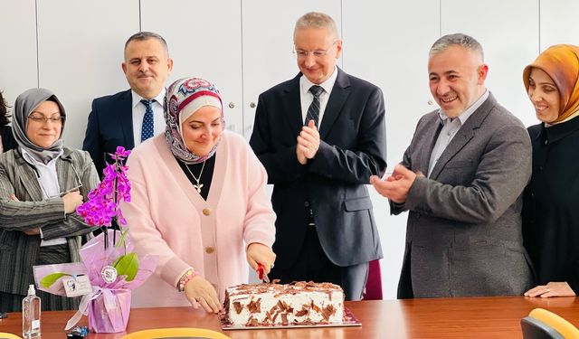 AK PARTİ ÖĞRETMENLERİ UNUTMADI