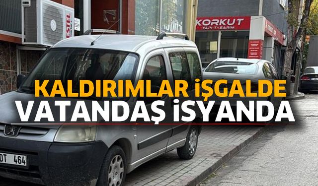 BİLECİK'TE KALDIRIMDAKİ ARAÇLAR ÇİLEDEN ÇIKARIYOR