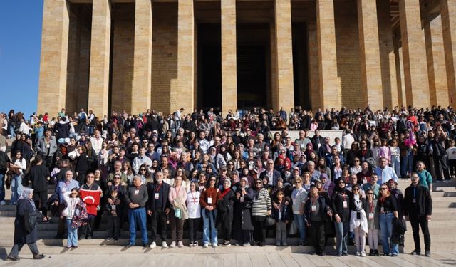 YÜZLERCE BİLECİKLİ ANITKABİR VE TARİHİ YERLERİ ZİYARET ETTİ