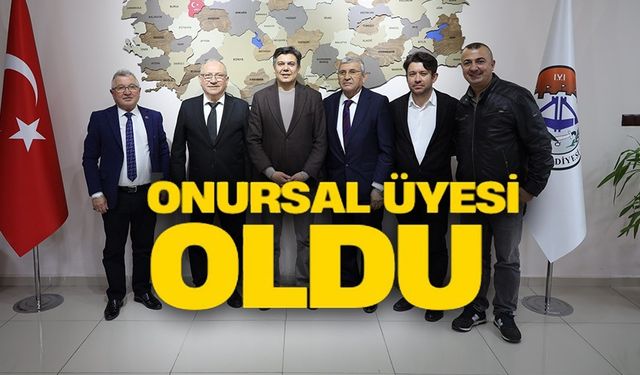 BAŞKAN DURGUT'A ONURSAL ÜYELİK PLAKETİ
