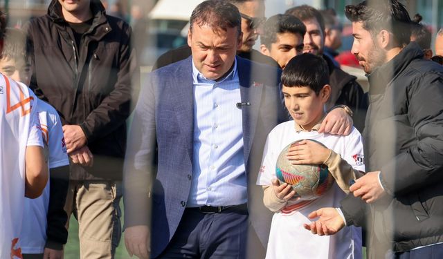 VALİ SÖZER, ÖZEL ÇOCUKLARLA OYUN OYNADI