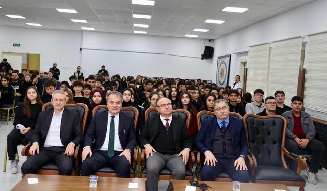 FEN LİSESİNDE KARİYER GÜNLERİNE YOĞUN İLGİ