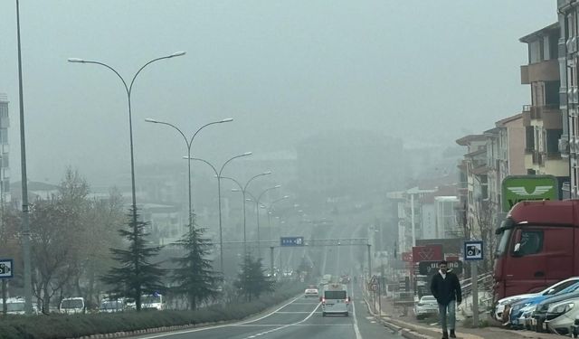 SİS GÜN BOYU ETKİSİNİ SÜRDÜRDÜ