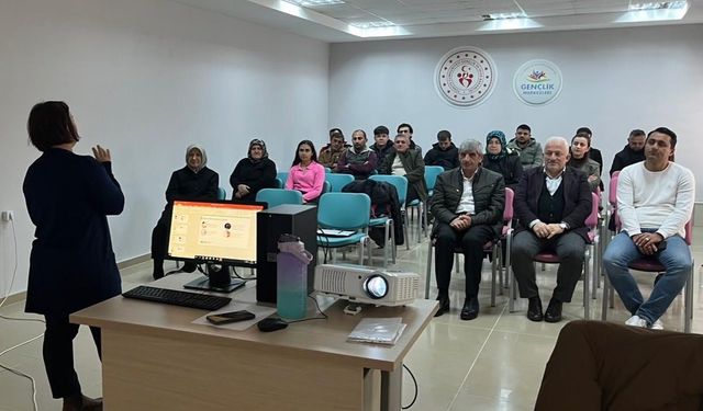 BAĞIMLILIKLA MÜCADELE EĞİTİMLERİ DÜZENLENDİ