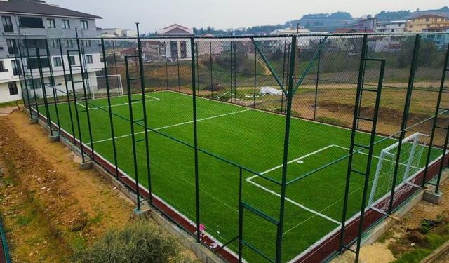 YENİ HALI SAHA KAZANDIRILDI