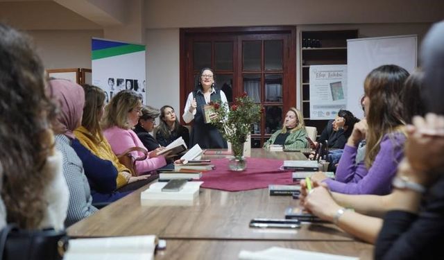 ÜRETEN KADINLAR KİTAP KULÜBÜ ETKİNLİĞİNDE BİR ARAYA GELDİ