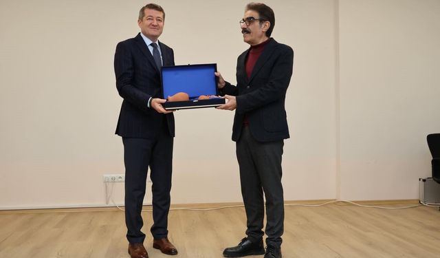 ÖĞRETMENLERE YÖNELİK ‘LİDER ÖĞRETMEN' SEMİNERİ DÜZENLENDİ