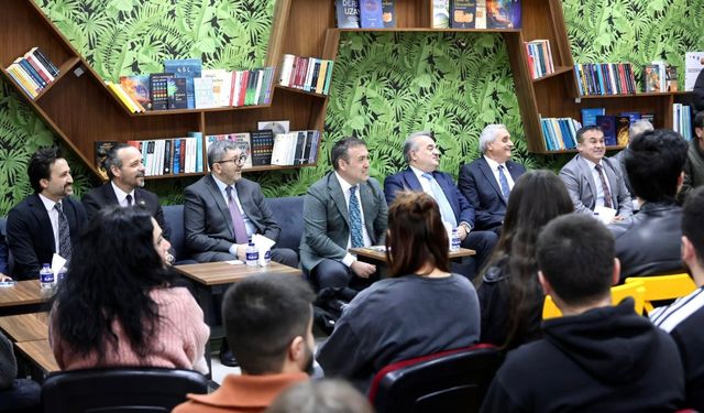 VALİ SÖZER, BOZÜYÜK MYO ÖĞRENCİLERİYLE BULUŞTU