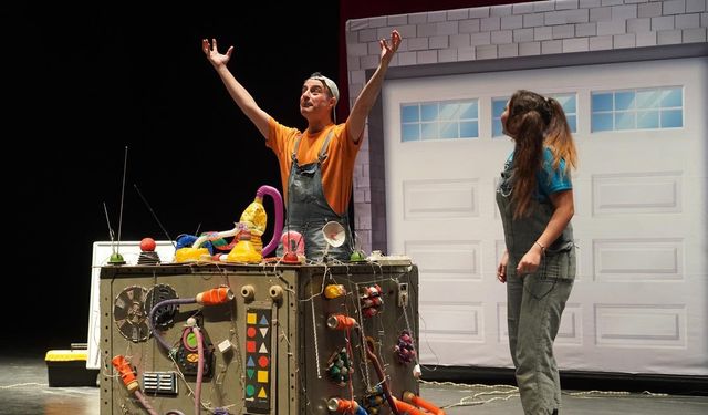 ÇOCUKLAR KUKLA GÖSTERİSİ VE TİYATROYLA EĞLENDİ