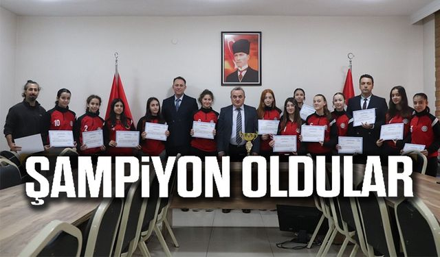 YILDIZ KIZLAR VOLEYBOL İL BİRİNCİSİ ŞAMPİYONU OLDULAR