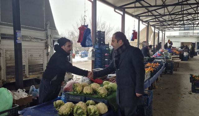 YENİPAZAR KAYMAKAMI UÇAR ESNAFLA BİR ARAYA GELDİ