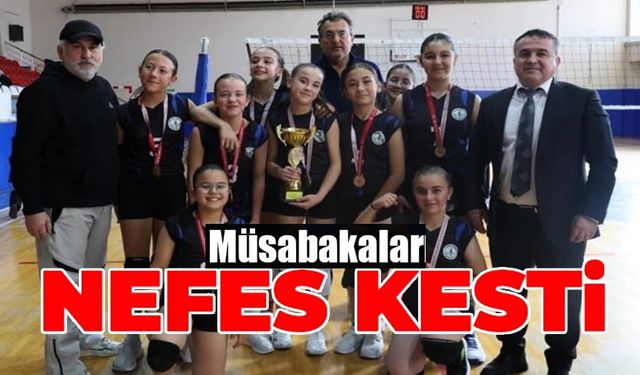 KÜÇÜK KIZLAR VOLEYBOL MÜSABAKALARI TAMAMLANDI