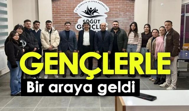 BAŞKAN DURGUT GENÇLERLE GENÇLİK MERKEZİ'NDE BULUŞTU