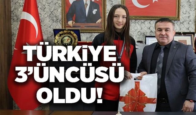 BİLECİKLİ SPORCU 300 METREDE TÜRKİYE 3'ÜNCÜSÜ OLDU