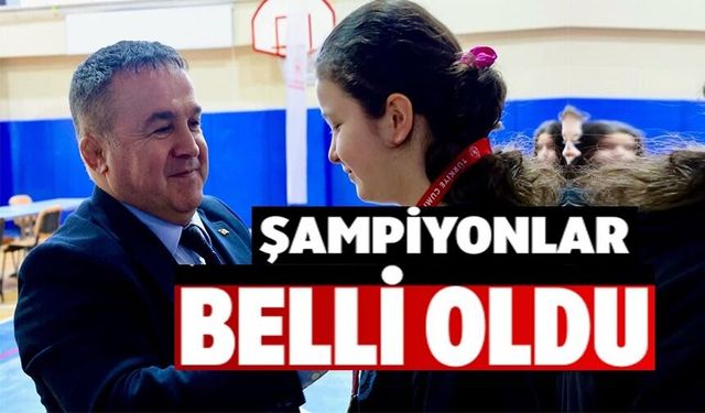 SATRANÇ ŞAMPİYONLARINA MADALYA