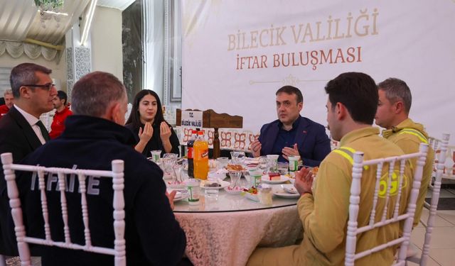 VALİ SÖZER, ORMAN, İTFAİYE VE AFAD PERSONELİYLE İFTARDA BULUŞTU