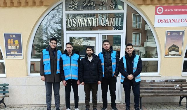 KYK ÖĞRENCİLERİ CAMİYİ TEMİZLEDİ, İHTİYAÇ SAHİPLERİNE KUMANYA ULAŞTIRDI