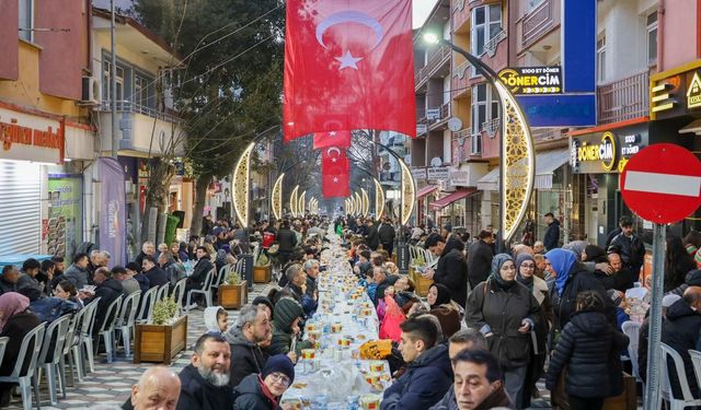 BAKAN YARDIMCISI MADAK, SÖĞÜT'TE 4 BİN KİŞİYLE İFTAR YAPTI