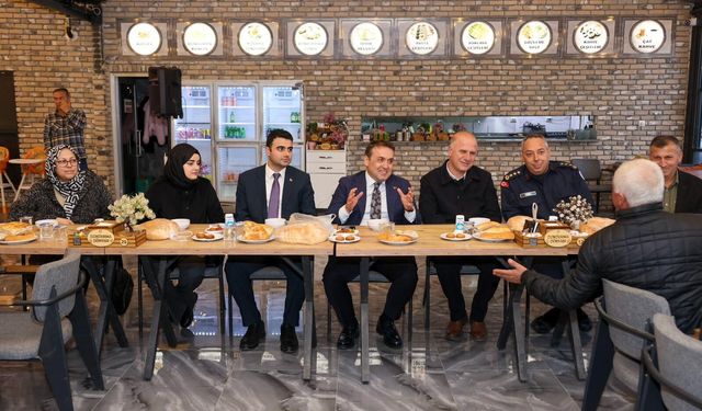 VALİ SÖZER, KÖY VE MAHALLE MUHTARLARIYLA İFTAR PROGRAMINDA BİR ARAYA GELDİ