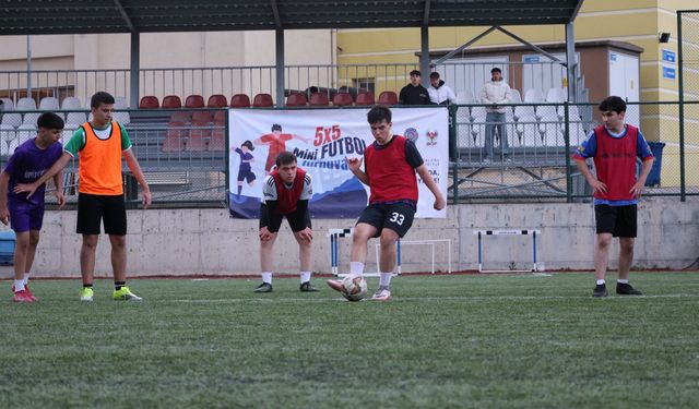 5X5 FUTBOL TURNUVASI BAŞLADI