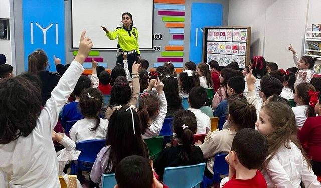 ÖĞRENCİLERE TRAFİK EĞİTİMİ