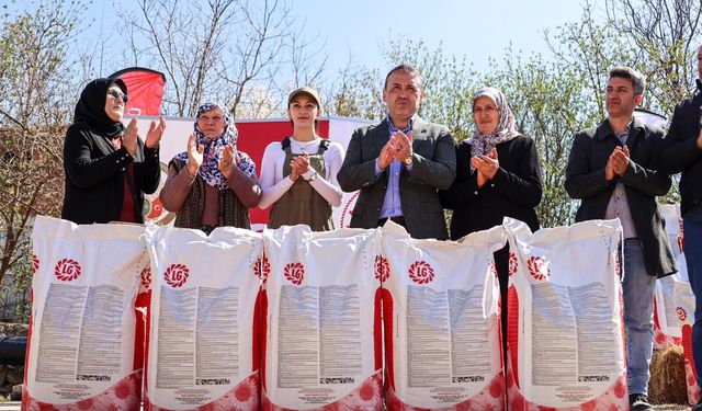 ‘YAĞLIK AYÇİÇEĞİ TOHUMU DAĞITIM PROGRAMI' GERÇEKLEŞTİRİLDİ
