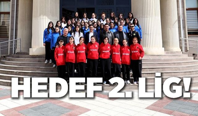 SÖĞÜT SPOR VOLEYBOL TAKIMI'NI MAKAMINDA KABUL ETTİ