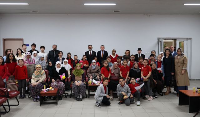 HUZUREVİNDE ANNELER GÜNÜNE ÖZEL ANLAMLI BULUŞMA