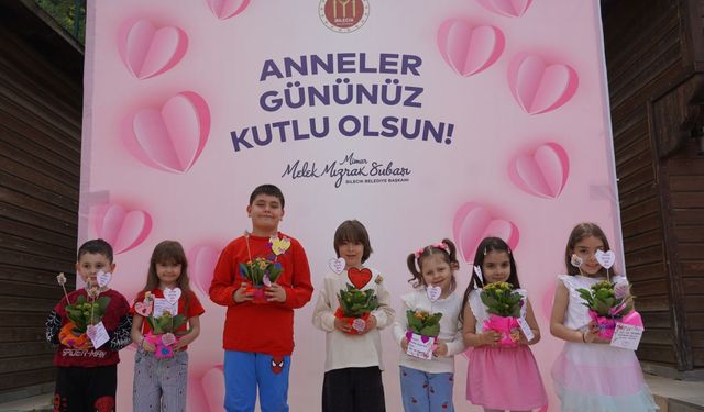 ÇOCUKLAR SANAT SOKAĞI'NI BU KEZ ANNELERİ İÇİN RENKLENDİRDİ
