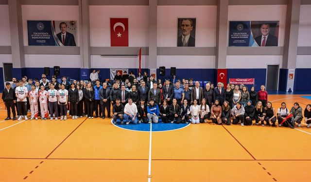 VALİ SÖZER PAZARYERİ'NDE BİR DİZİ PROGRAM GERÇEKLEŞTİRDİ