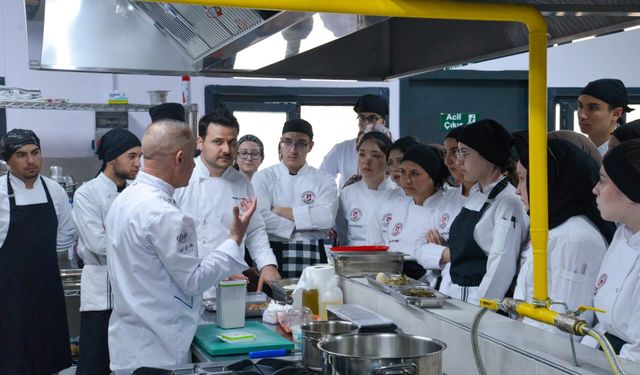 BŞEÜ'DE ÖĞRENCİLER PROFESYONEL MUTFAKLA BULUŞTU
