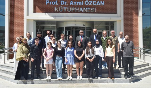 BŞEÜ'DE ‘KAMPÜSTE YAŞAM' SERGİSİ SANATSEVERLERLE BULUŞTU