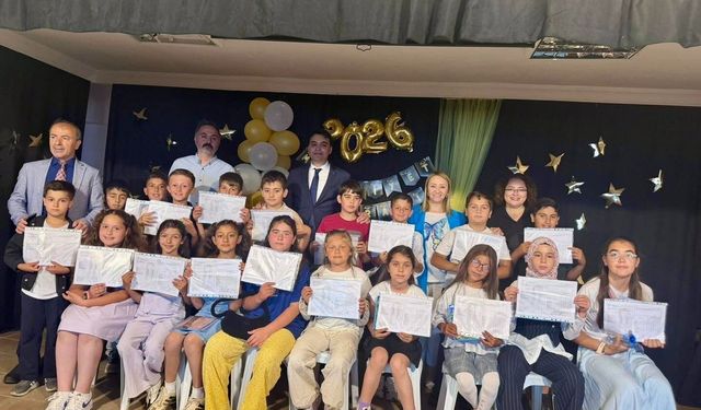 PAZARYERİ’NDE 1048 ÖĞRENCİ YAZ TATİLİNE, 49 GENÇ ÜNİVERSİTE YOLCULUĞUNA UĞURLANDI