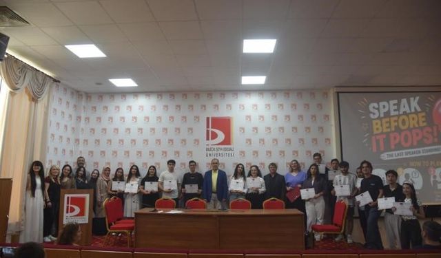 BŞEÜ'DE İNGİLİZCE YILSONU GÖSTERİSİ BÜYÜK BEĞENİ TOPLADI