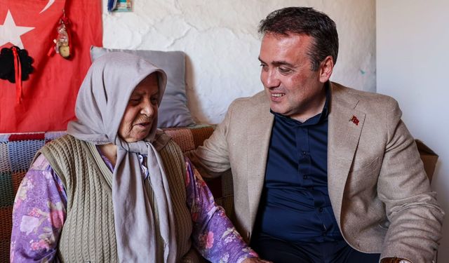 VALİ SÖZER, YAŞLI VATANDAŞIN KAPISINI ÇALDI