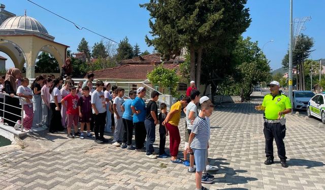 BİLECİK'TE ÇOCUKLAR TRAFİK DEDEKTİFİ OLDU