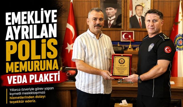 EMEKLİYE AYRILAN POLİS MEMURUNA VEDA PLAKETİ